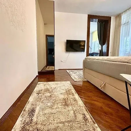 Apartment House Pica *