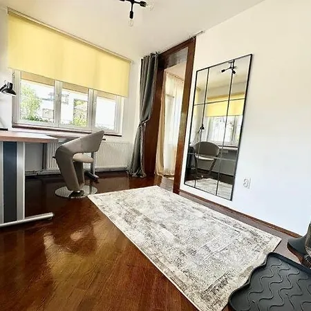 Apartment House Pica *